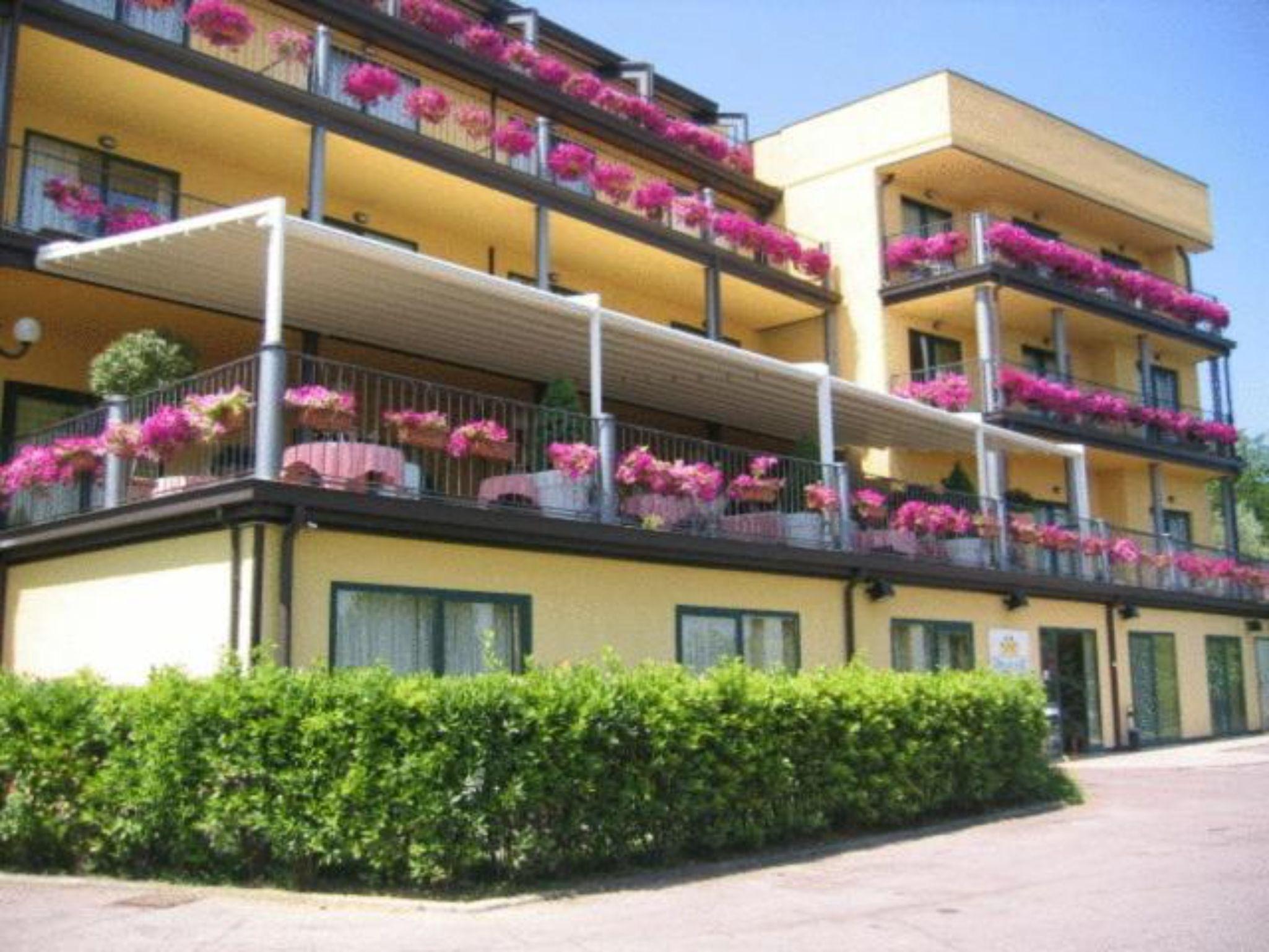 Hotel Riva Del Sole Moniga del Garda Exterior foto
