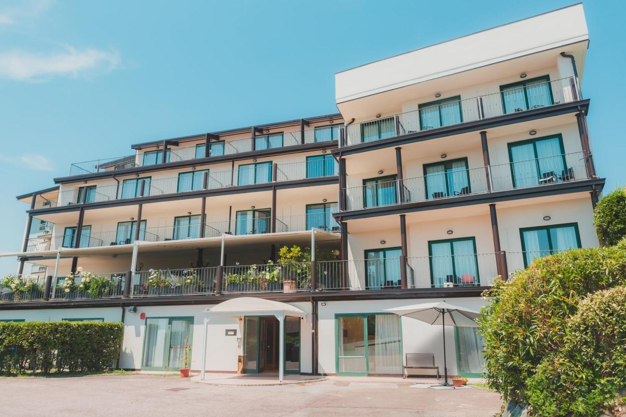 Hotel Riva Del Sole Moniga del Garda Exterior foto