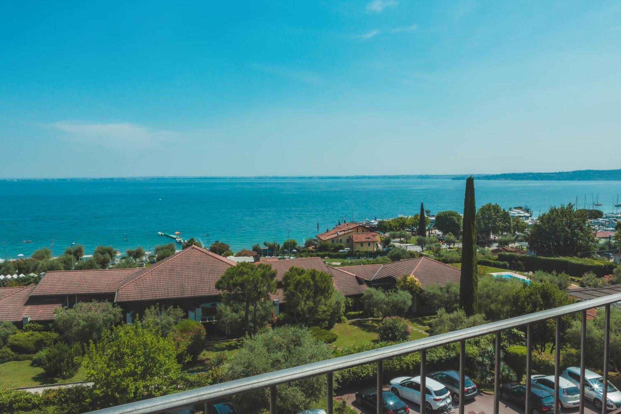 Hotel Riva Del Sole Moniga del Garda Exterior foto