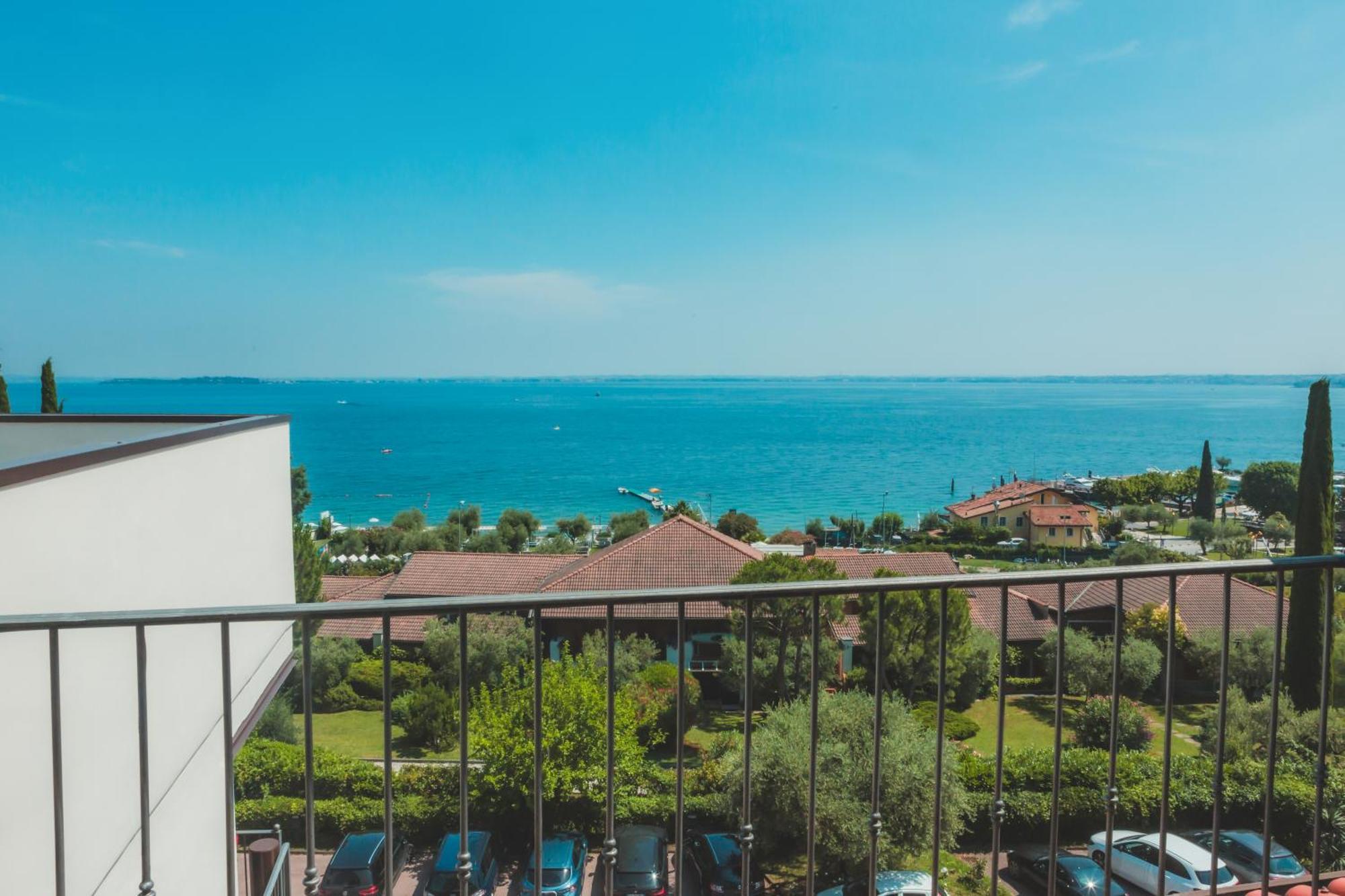Hotel Riva Del Sole Moniga del Garda Exterior foto