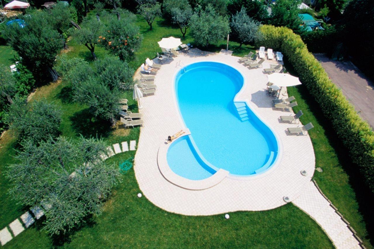 Hotel Riva Del Sole Moniga del Garda Exterior foto